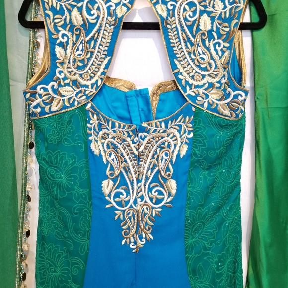 Anarkali 3 piece Suit - Picture 13 of 14